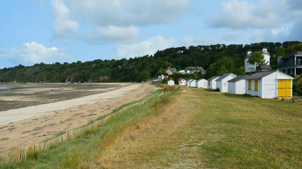 Où trouver les plus belles plages de sable rouge en Grèce?